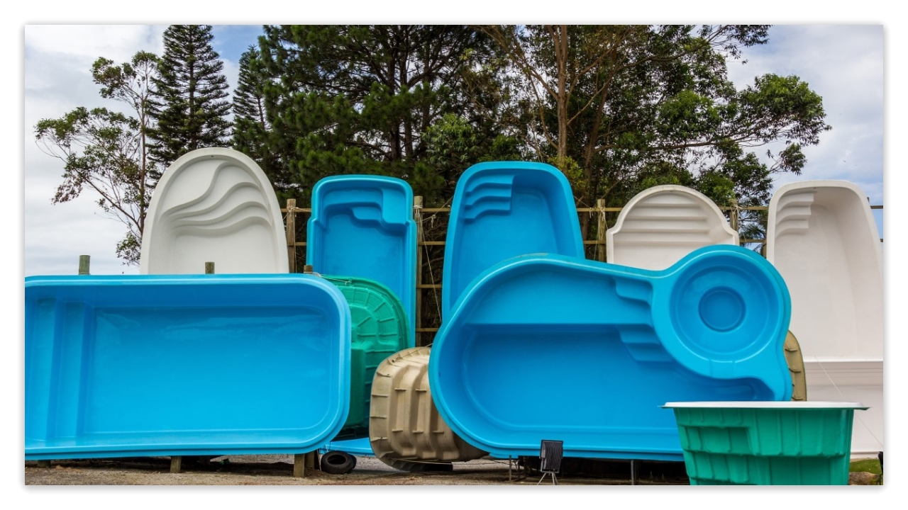 Displaying all kinds of fiberglass pools.