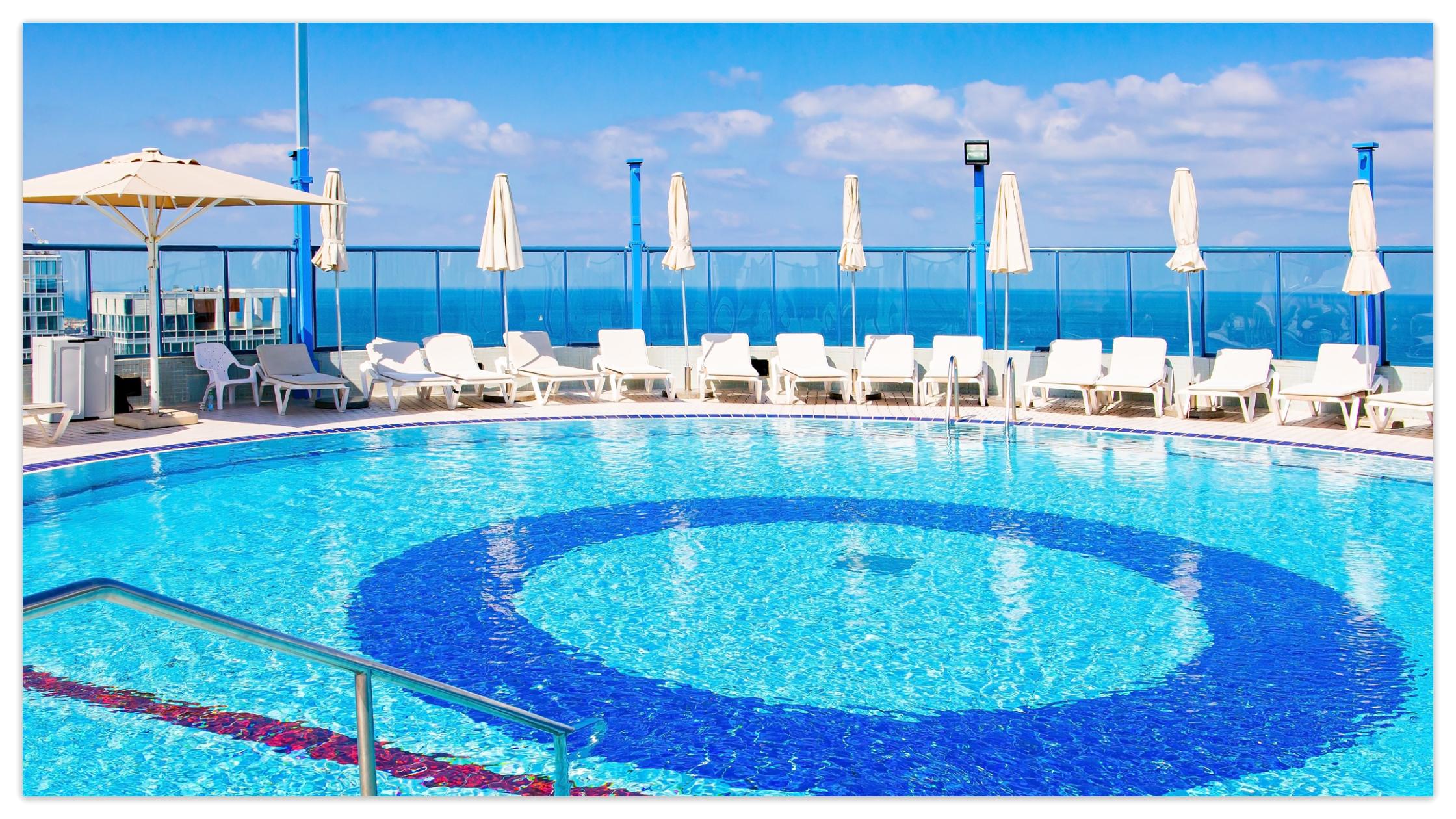 A round pool in the hotel rooftop.