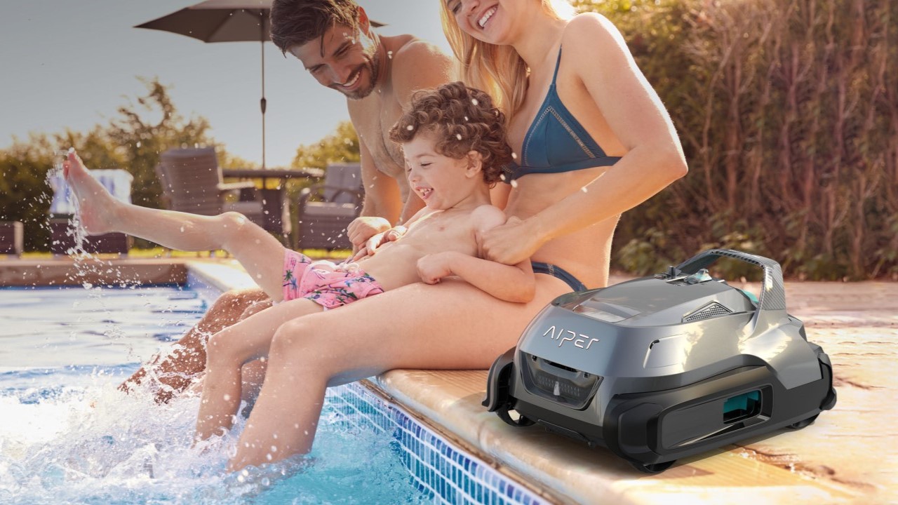 Parents playing with their child by the pool, ensuring pool hygiene with an Aiper pool cleaner.