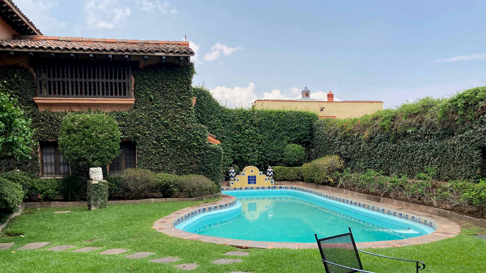 natural-living-pool-privacy-screen