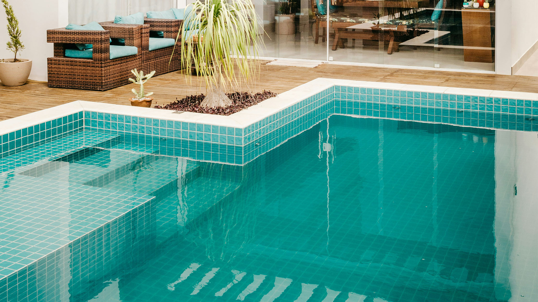 Proper pool water level is important