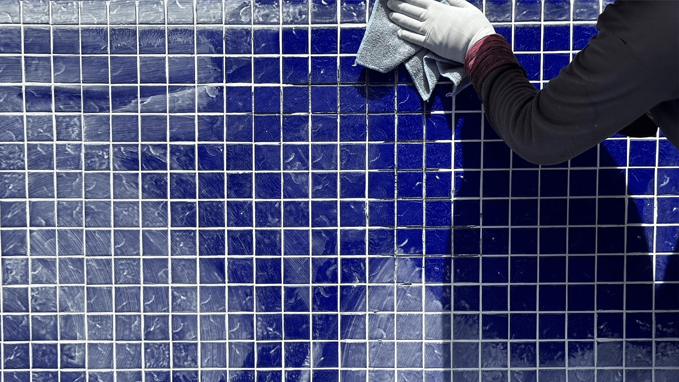 Wet Pool Tiles Using Calcium Dissolvers.