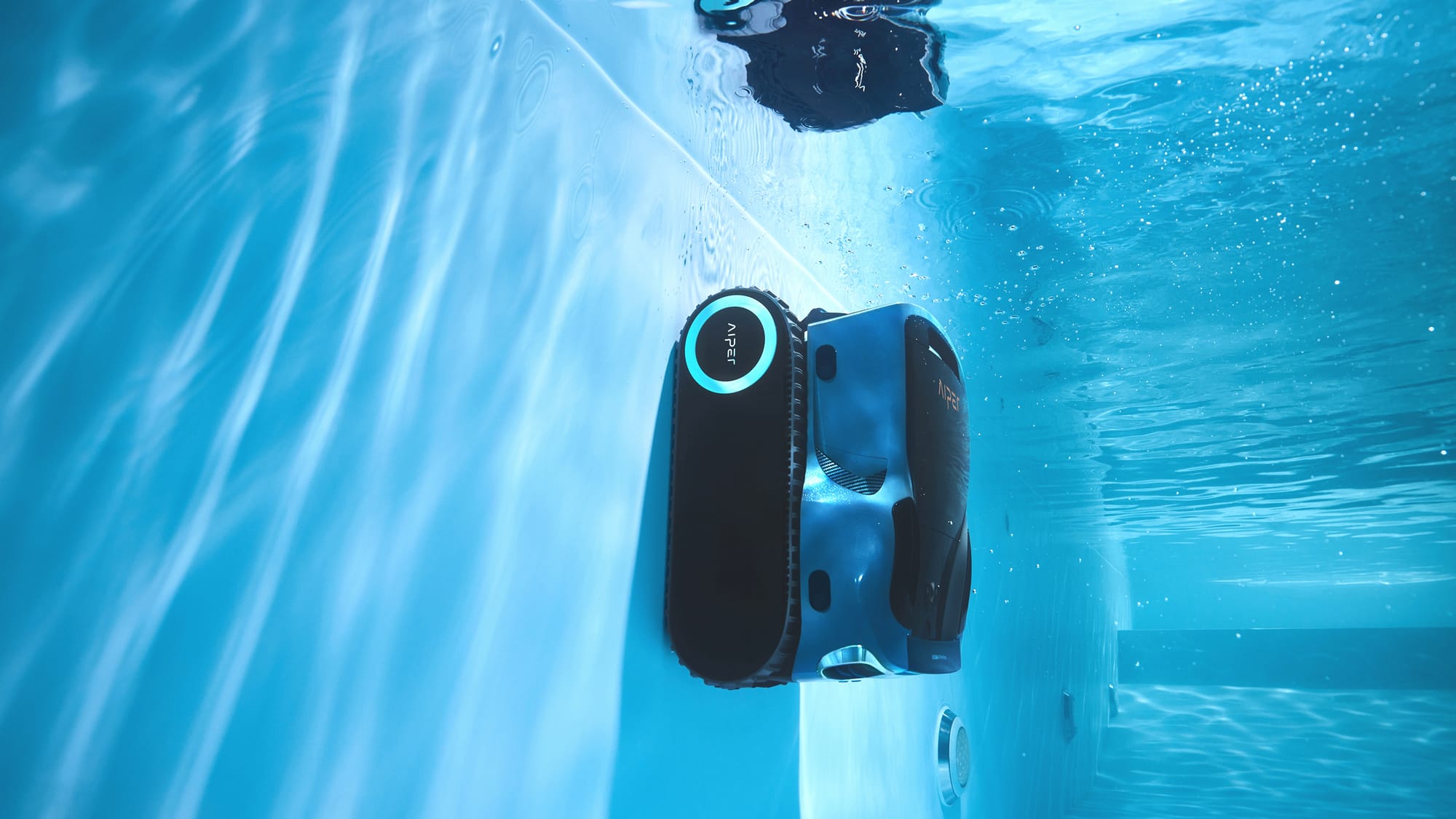 pool cleaner with crawler can easily clean the lights