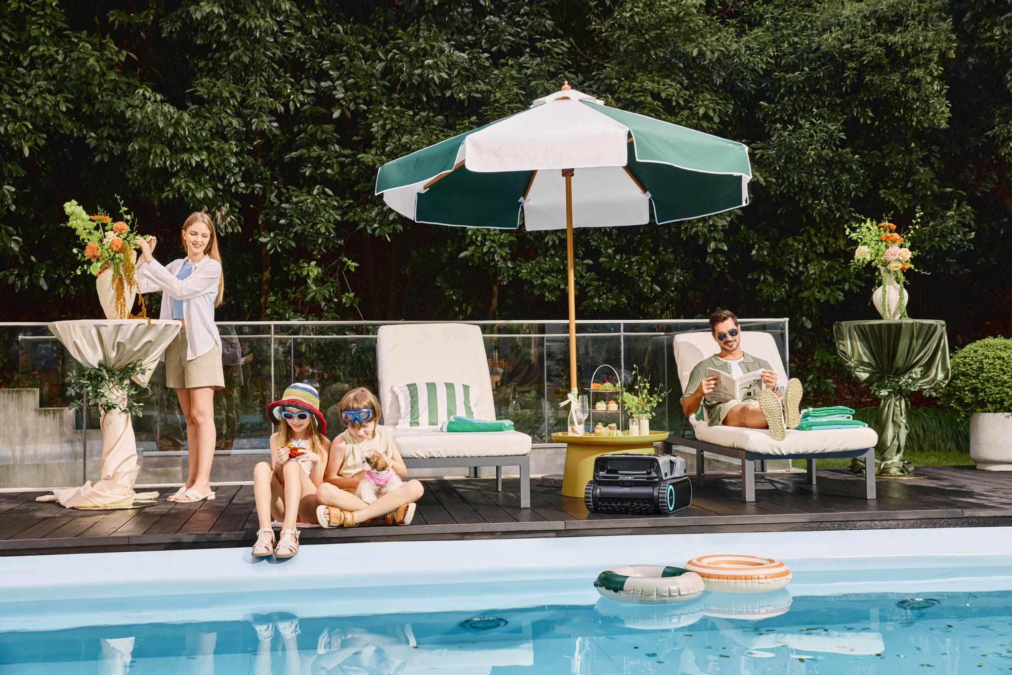 Pool mit einem sperrigen kabelgebundenen Poolreinigungsroboter