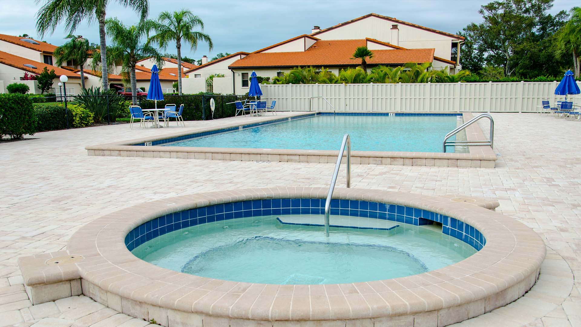 How to Choose the Fence/Screen for Pool Privacy