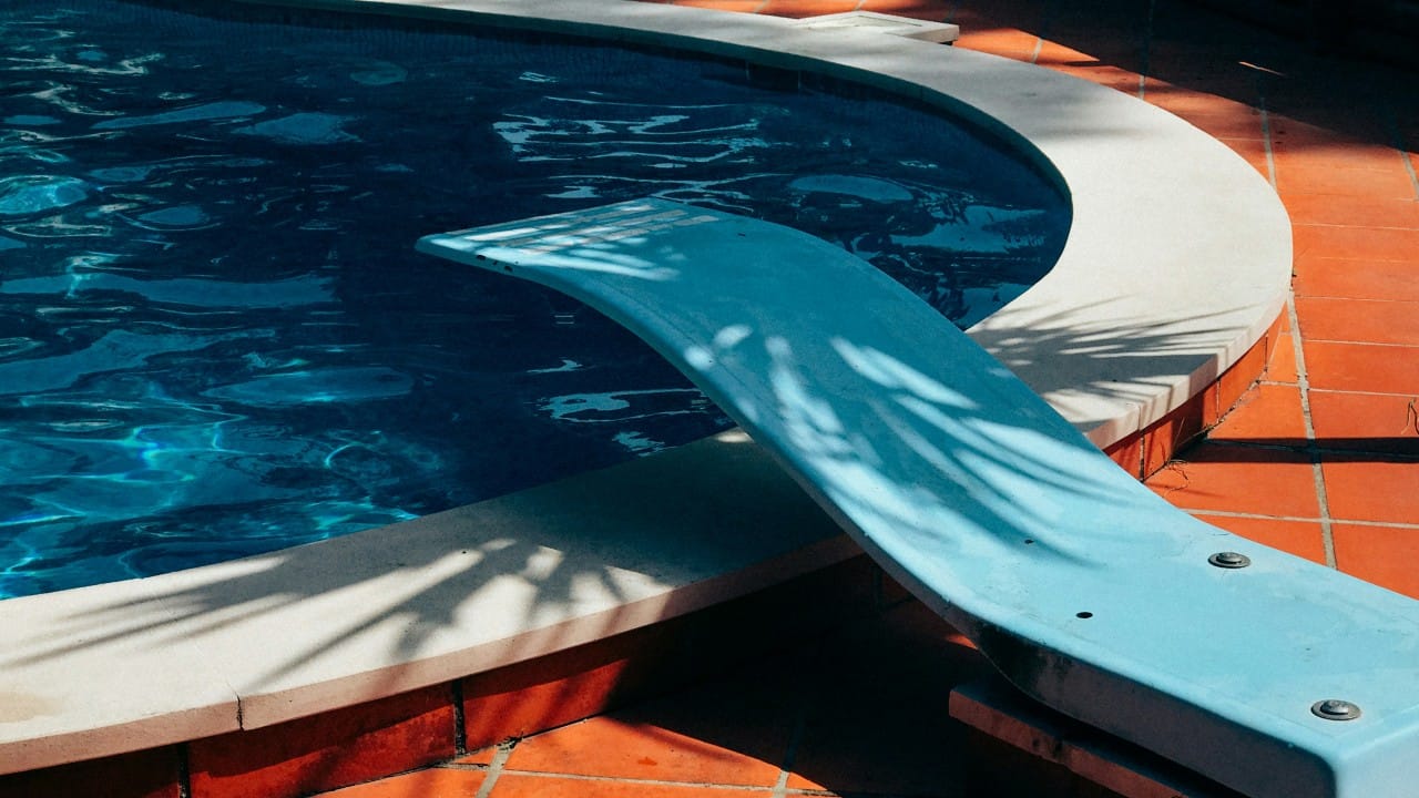 A vinyl liner pool with a diving board