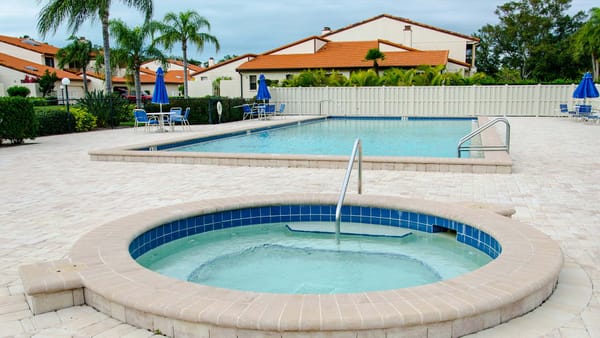 How to Choose the Fence/Screen for Pool Privacy