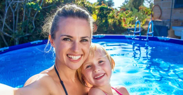 4 Tips to Keep Your Vinyl Pool Walls Spotless