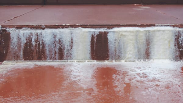 How to Get Rid of Calcium Deposits From Pool Tile